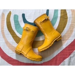 Women's Hunter yellow rain boots size 8